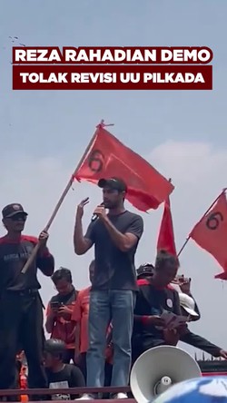 Reza Rahadian Ikut Demo di DPR: Ini Bukan Negara Milik Keluarga Tertentu!