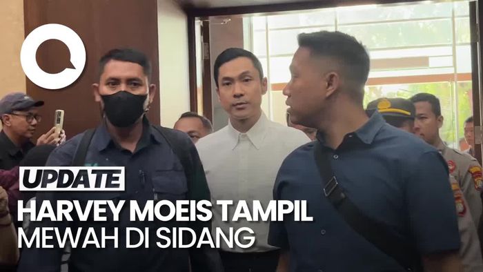 Gaya Modis Harvey Moeis di Sidang Korupsi Timah Hari Ini