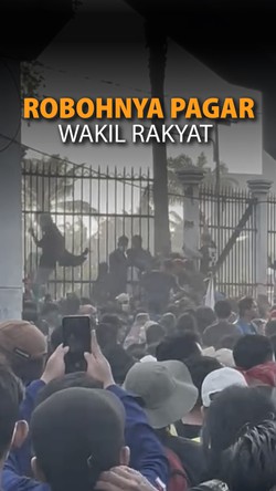 Detik-detik Robohnya Pagar Gedung DPR