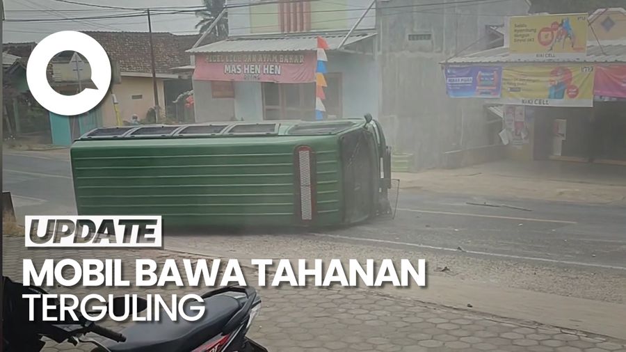 Penampakan Mobil Tahanan Milik Kejari Tanggamus Terguling