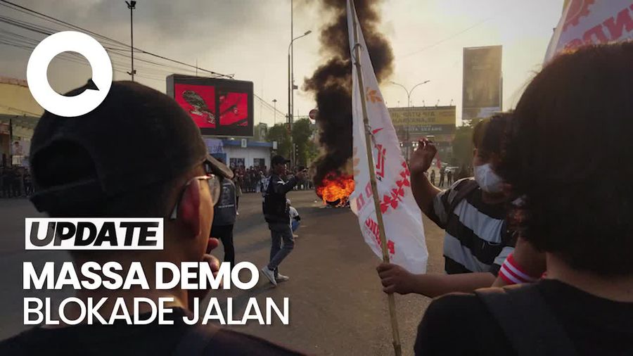 Massa Demo Tolak Revisi UU Pilkada Blokade Jalan di Banten
