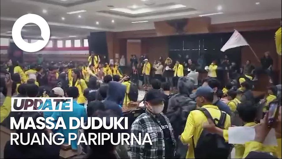  Momen Massa Duduki Ruang Paripurna DPRD Kota Tasikmalaya