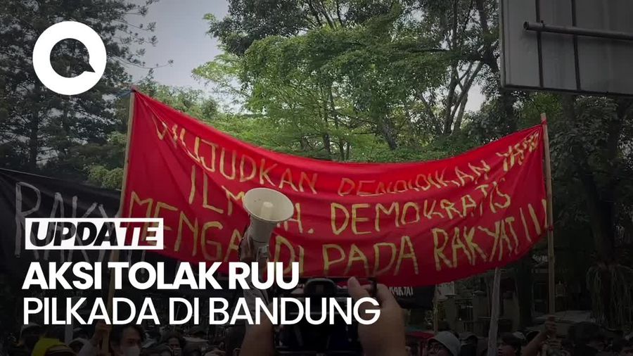 Massa Tolak Revisi UU Pilkada Kumpul di Depan Gedung DPRD Jabar