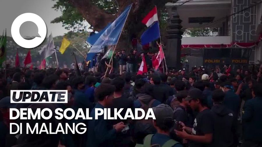 Gerbang DPRD Malang Roboh Imbas Demo Tolak Revisi UU Pilkada