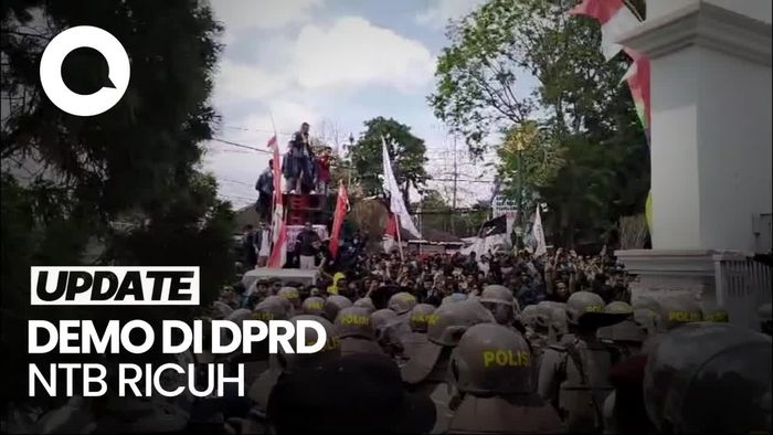 Aksi Demo Kawal Putusan MK di DPRD NTB Ricuh, Massa-Polisi Saling Dorong