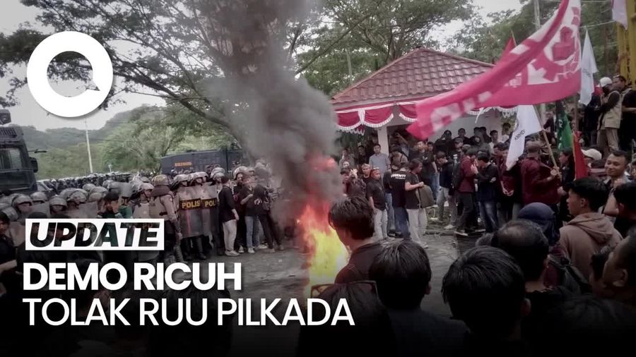 Demo RUU Pilkada di Gorontalo Ricuh, Pagar DPRD Dirobohkan