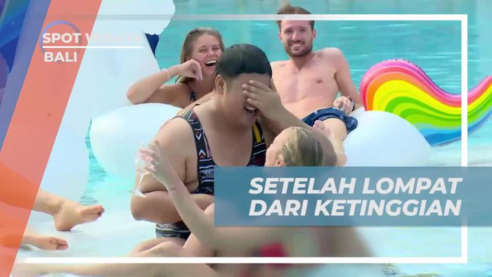 Merasakan Sensasi Seru Melompat ke Kolam Renang Penginapan Bali