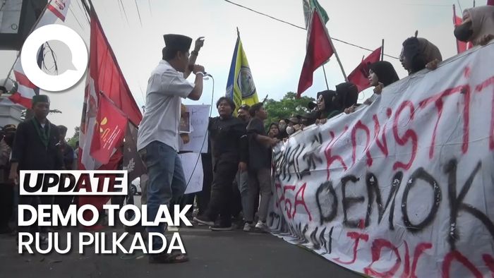 Demo Tolak RUU Pilkada di Lumajang Ricuh, Mahasiswa-Polisi Saling Dorong