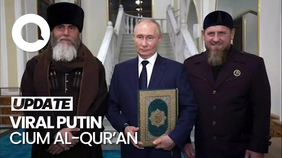 Momen Viral Putin Cium Al-Quran di Masjid Nabi Isa Chechnya
