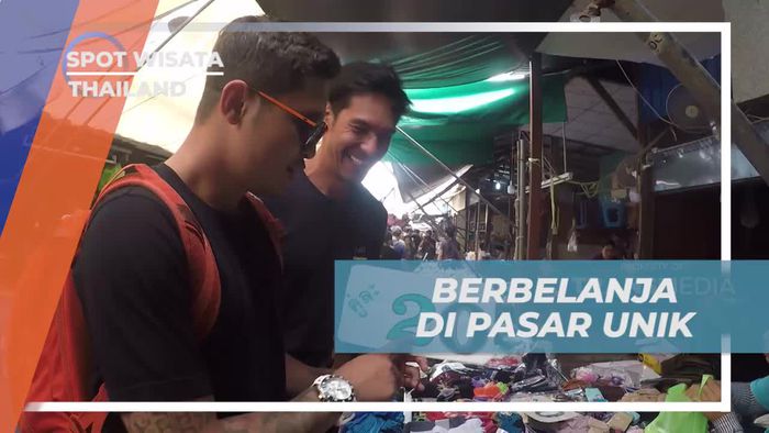 Berbelanja di Pasar Unik Perlintasan Rel Kereta Thailand