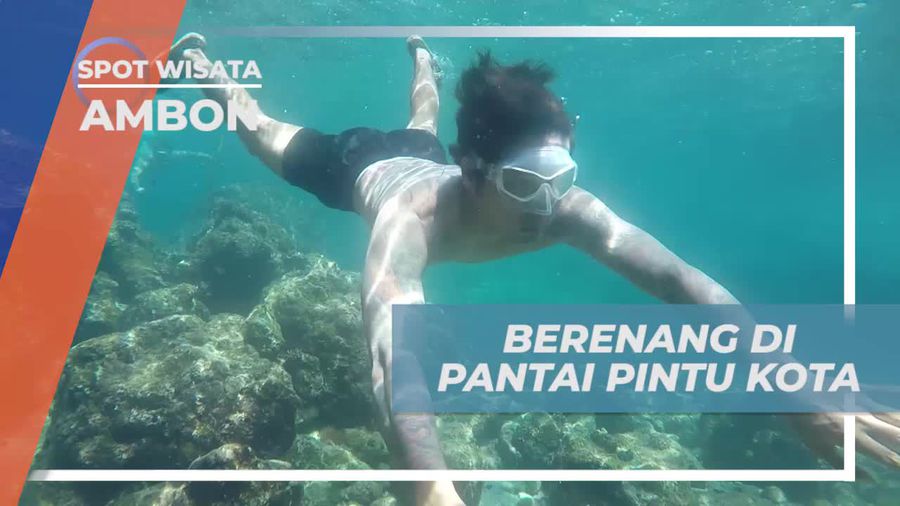 Berenang di Jernihnya Air Pantai Pintu Kota Ambon