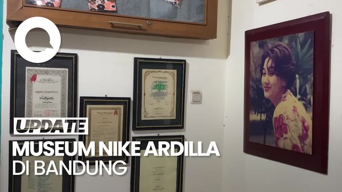 Melihat Koleksi Museum Nike Ardilla yang Penuh Kenangan