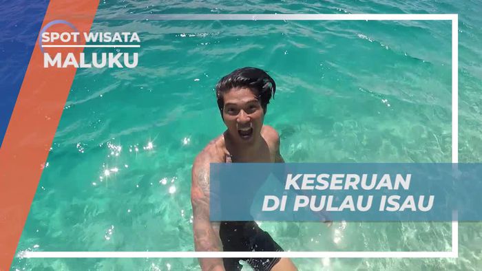 Berenang dan Melompat Seru di Pulau Isau Maluku
