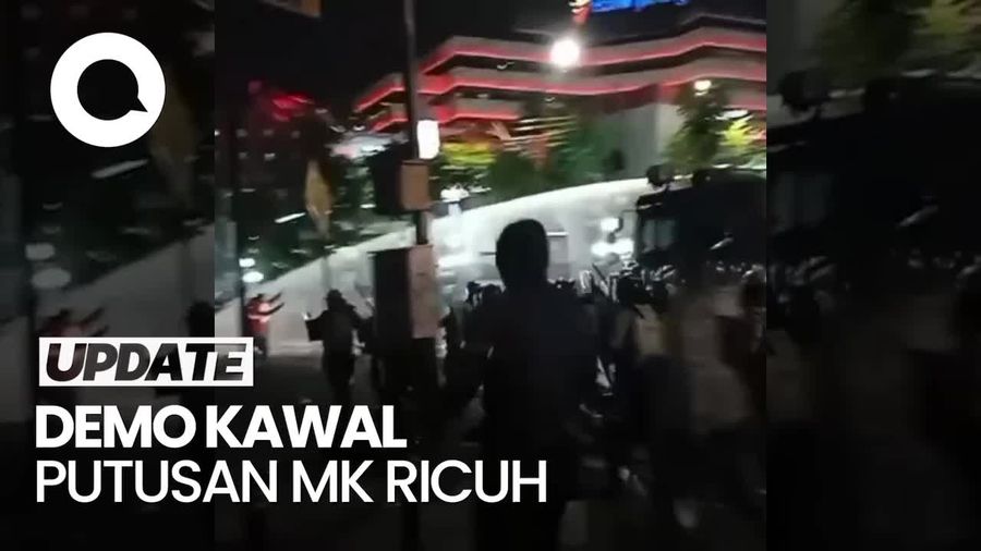 Demo di Semarang Chaos! Polisi Tembakkan Gas Air Mata, Massa Kocar-kacir