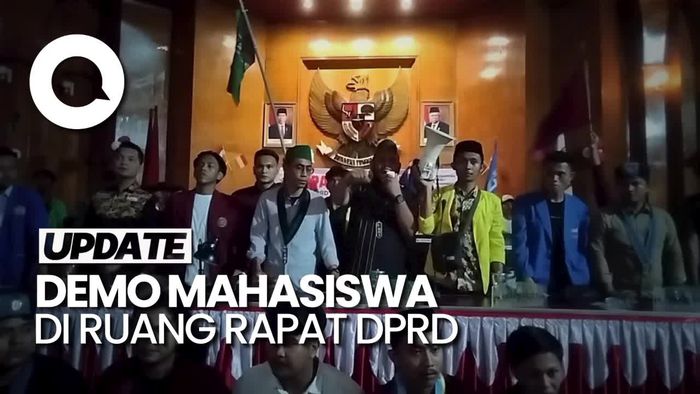 Demo Putusan MK di Asahan, Mahasiswa Duduki Ruang Rapat Paripurna