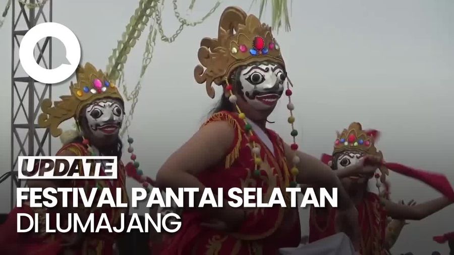 Puluhan Penari Topeng Kaliwungu Ramaikan Tepi Pantai Watu Pecak