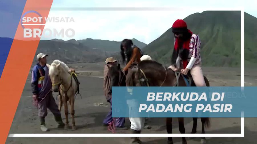 Berkuda Menyusuri Padang Pasir di Gunung Bromo Jawa Timur