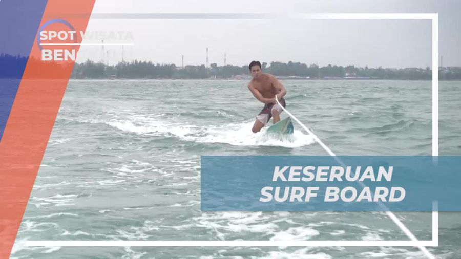 Keseruan Bermain Surf Board yang Ditarik Speedboat di Pantai Cemara Bengkulu