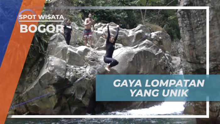 Unjuk Kebolehan Melompat Dengan Gaya di Curug Cibaliung Bogor