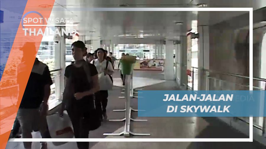 Jalan-Jalan di Sky Walk Menuju Sky Train Bangkok Thailand