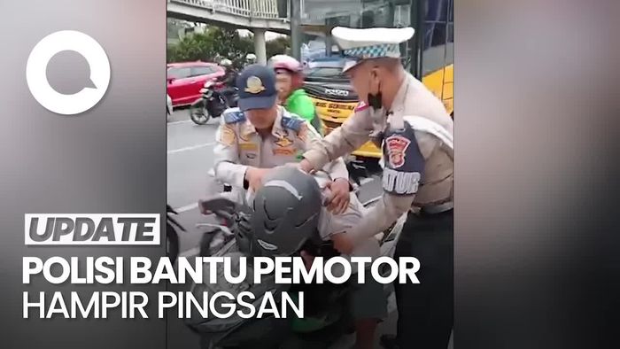 Momen Polisi Bantu Pemotor yang Hampir Pingsan di Semanggi