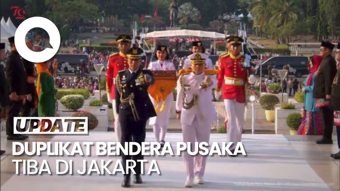 Momen Duplikat Bendera Pusaka Merah Putih Kembali ke Jakarta