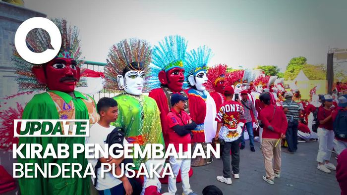 Sambut Kirab Pengembalian Bendera, Ondel-ondel Hibur Warga di Monas