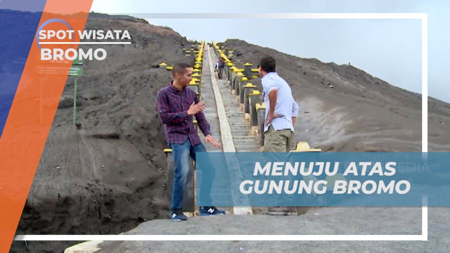 Menaiki Ratusan Anak Tangga Menuju Spot Kawah Gunung Bromo