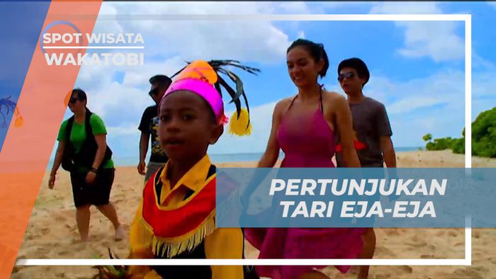 Menikmati Keseruan Ikut Menari Tarian Eja-Eja di Tepi Pantai, Wakatobi