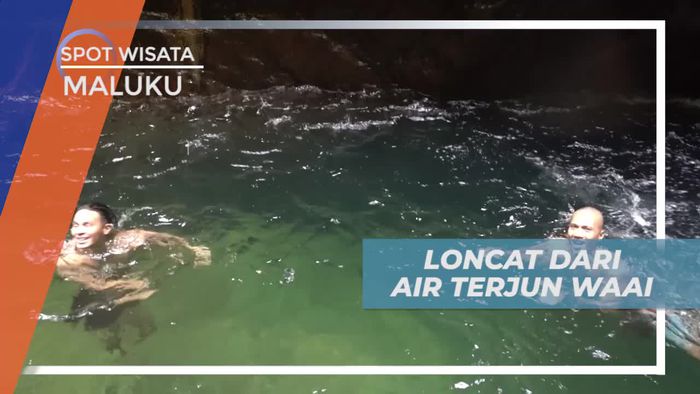 Melompat Seru Dari Air Terjun Waai Maluku