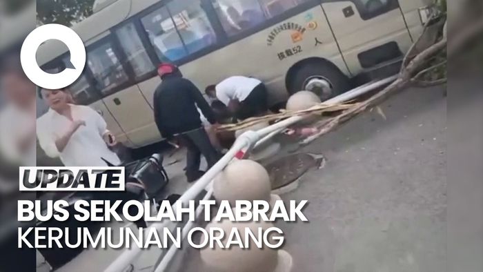 Bus Sekolah di China Tabrak Kerumunan, 11 Orang Tewas
