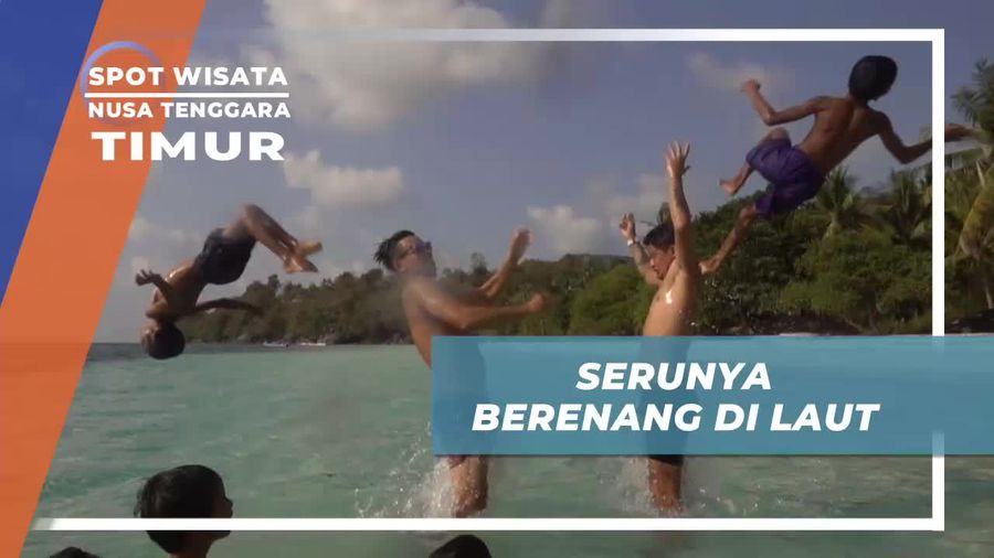 Berenang Menggunakan Batok Kelapa Sebagai Pelampung, Ruteng Nusa Tenggara Timur