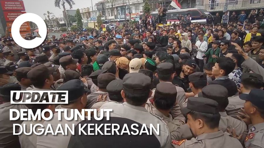 Massa HMI Demo di Depan Mapolresta Tasikmalaya Berakhir Ricuh