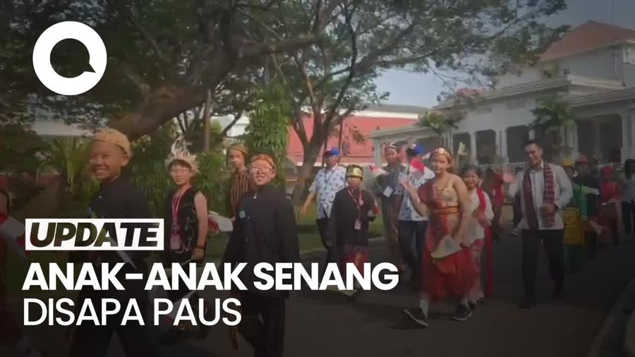 Senangnya Anak-Anak Bisa Sambut dan Disapa Paus Fransiskus di Istana