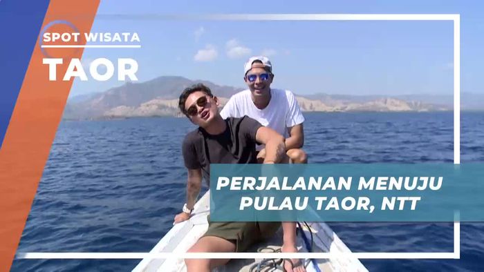 Berperahu Menuju Pulau Taor Nusa Tenggara Timur