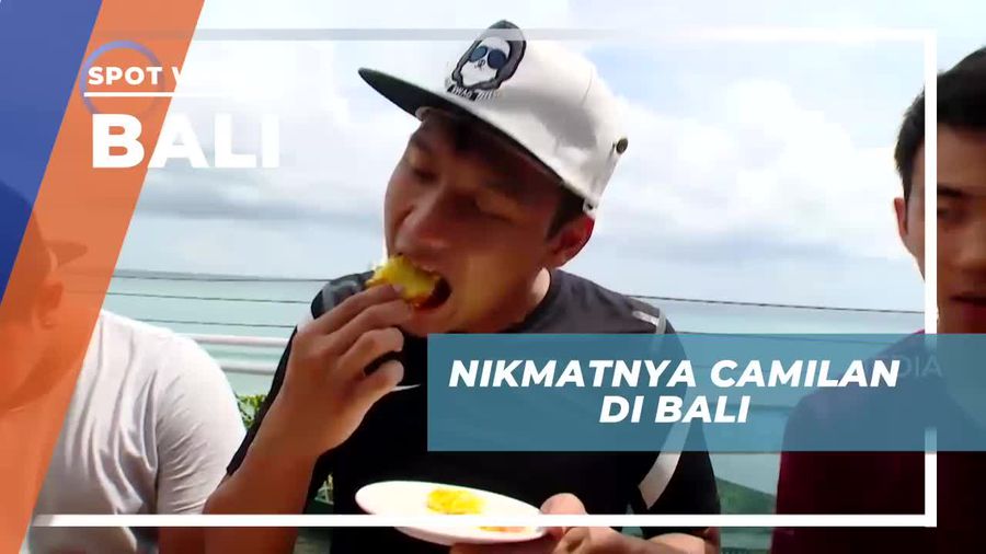 Menikmati Camilan Lezat Ditemani Keindahan Panorama Laut Bali