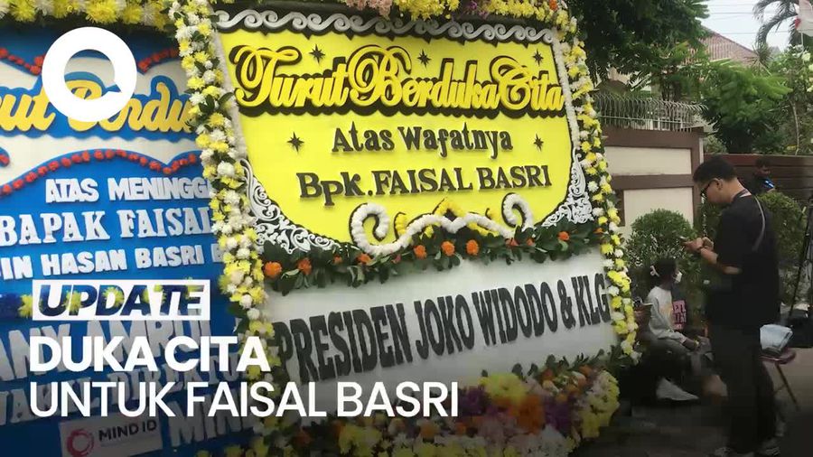 Karangan Bunga dari Jokowi hingga Megawati di Rumah Duka Faisal Basri