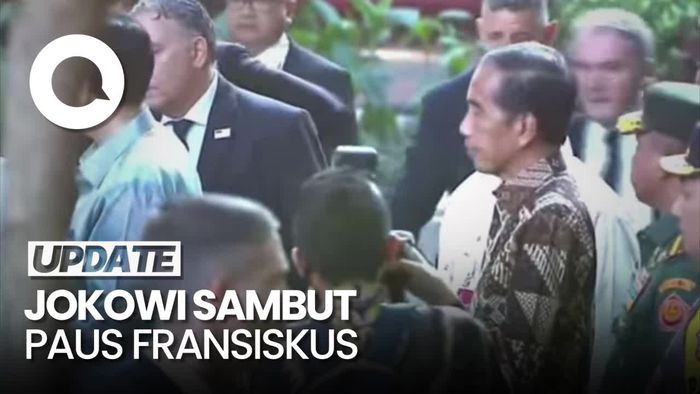 Jokowi Sambut Paus Fransiskus Jelang Misa Akbar di GBK