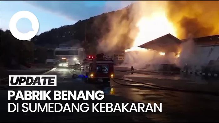 Penampakan Pabrik Benang di Sumedang Kebakaran, Api Masih Menyala