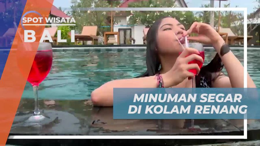 Seruput Minuman Segar di Tepi Kolam Renang Bali