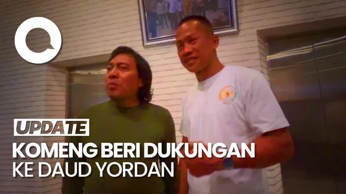 Gaya Jenaka Komeng Beri Dukungan untuk Daud Yordan