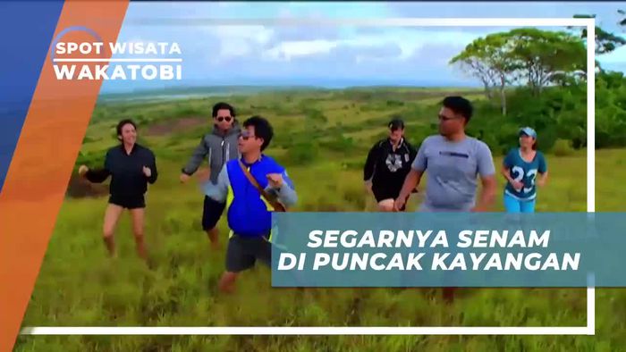 Olahraga Pagi di Puncak Kayangan Wakatobi