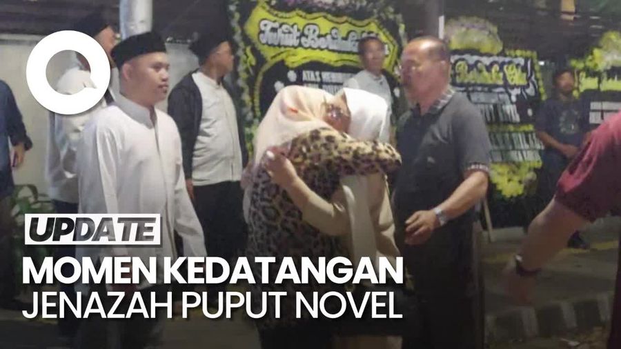 Jenazah Puput Novel Tiba di Rumah Duka Diiringi Isak Tangis