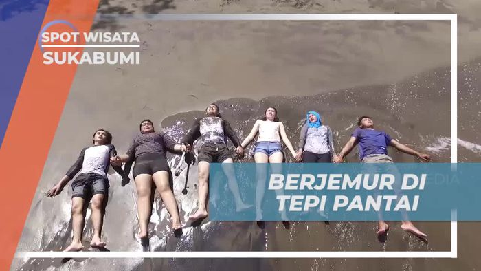 Berjemur Asik di Tepi Pantai Pelabuhan Ratu Sukabumi