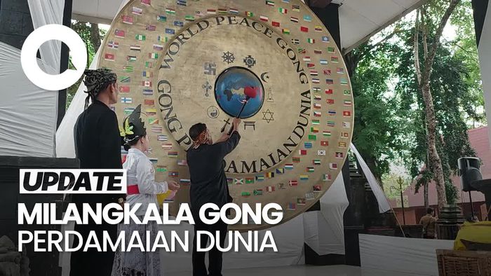 Momen Sakral Milangkala Gong Perdamaian Dunia di Ciamis