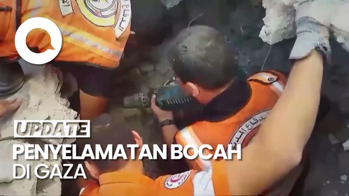 Momen Dramatis Penyelamatan Bocah di Gaza dari Reruntuhan