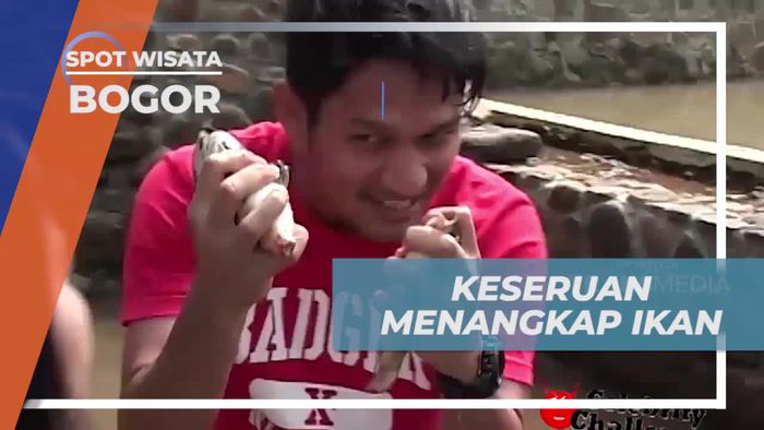 Momen Jahil Menakuti Dengan Ular Mainan Saat Menangkap Ikan, Bogor