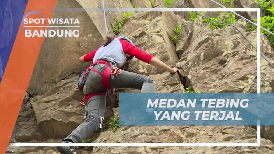 Mencoba Memanjat Tebing Terjal di Bandung