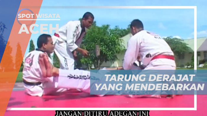 Mencoba Tarung Derajat dan Memecahkan Batu di Aceh