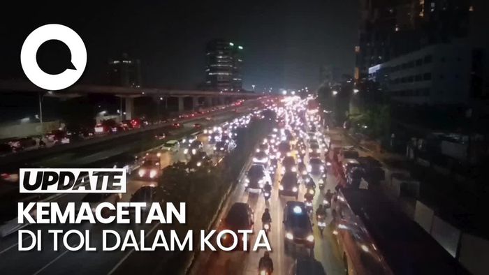 Penampakan Kemacetan Tol Dalam Kota Jelang Long Weekend
